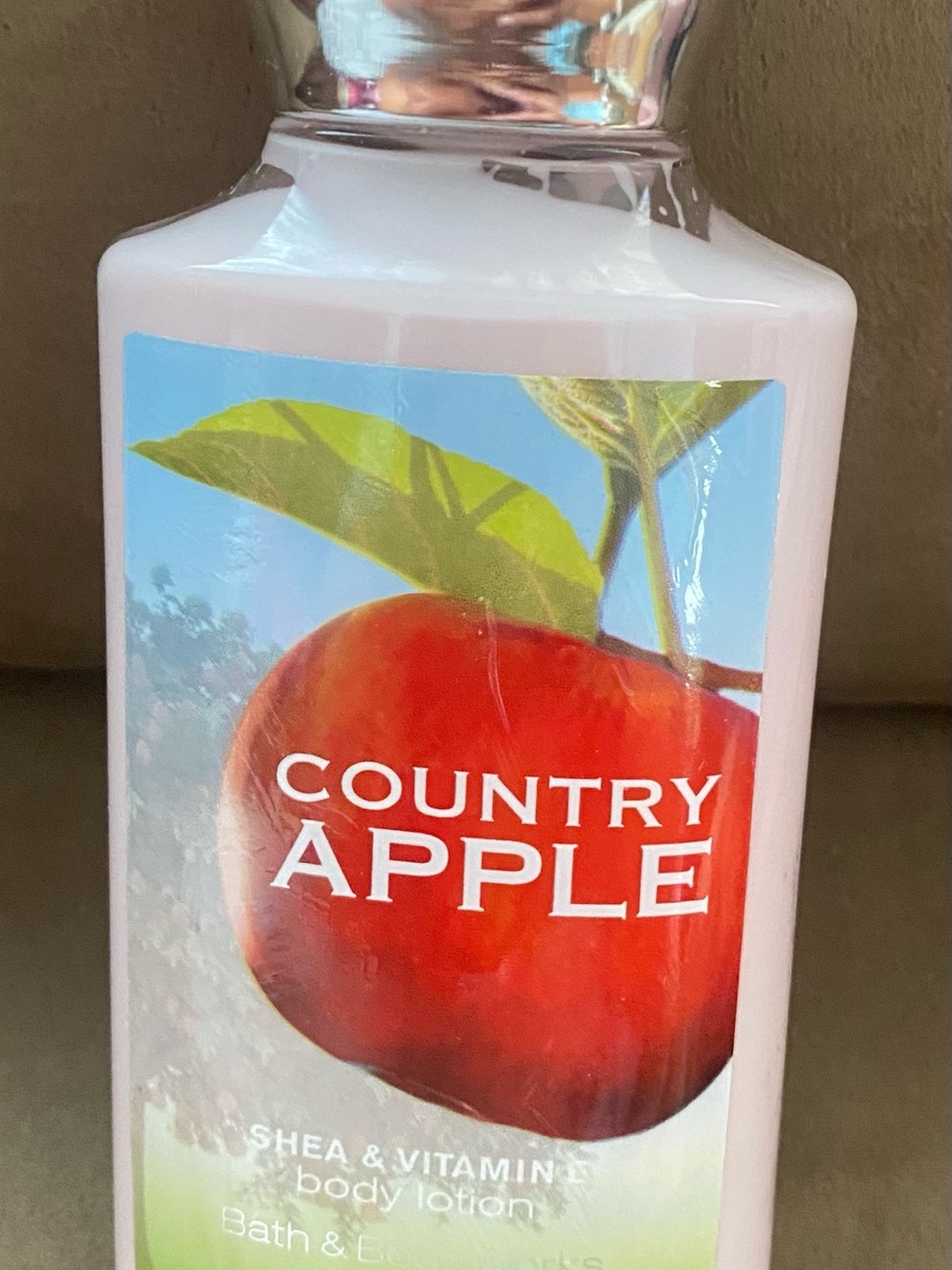 Bath & Body Works Country Apple Body Lotion - Pink & Red